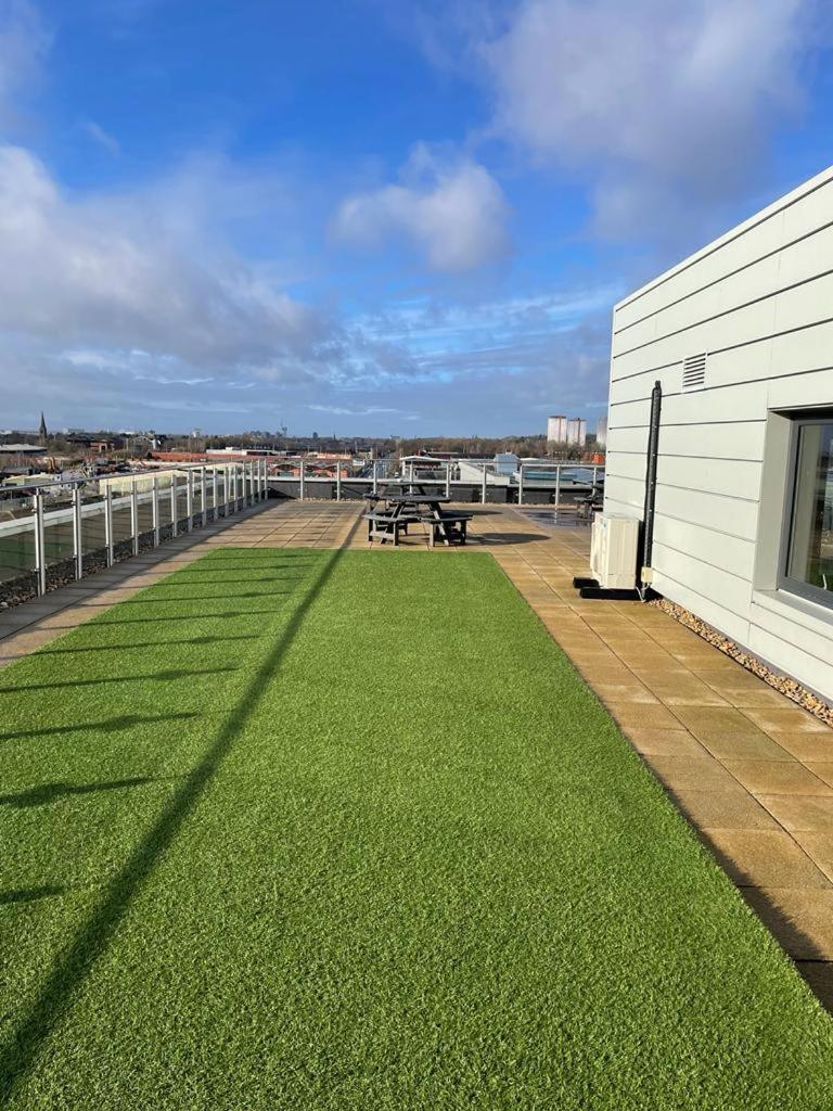 Relaxing 1-Bed Flat In Salford With Street Parking Leilighet Manchester Eksteriør bilde